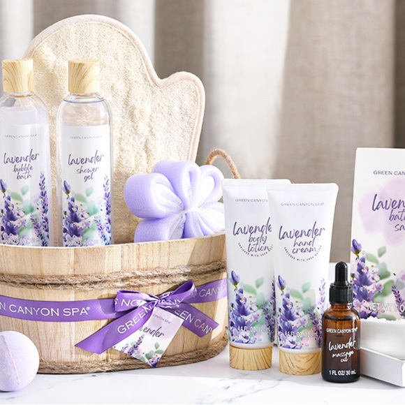 Spa Gift Baskets for Women 11pcs Lavender Bath Gift Set with Body Lotion - Picture 7 of 8
